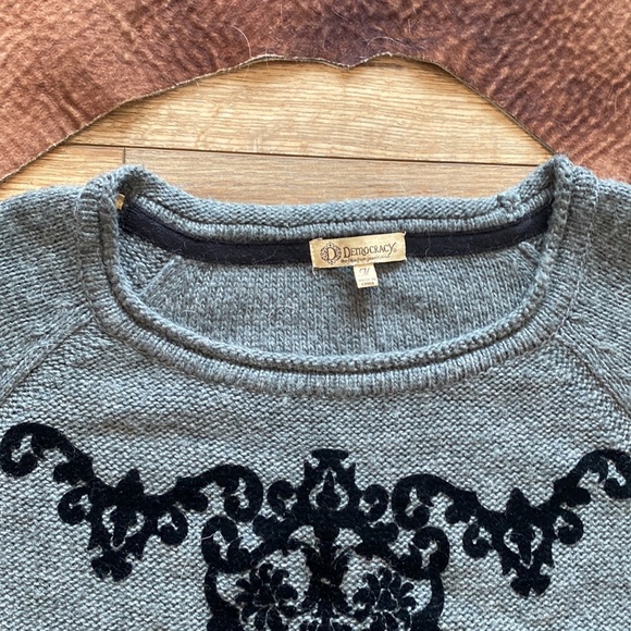 Gray long sleeve sweater by Democracy - Picture 3 of 8